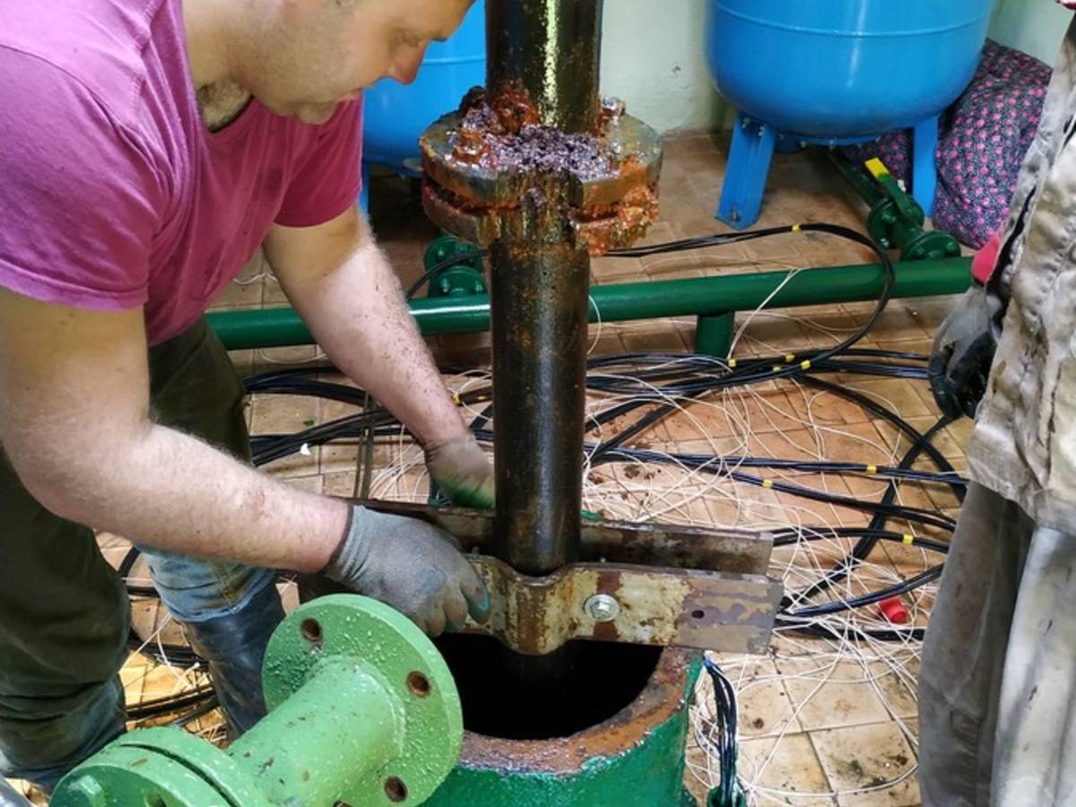 Как выполнить ремонт скважины своими руками?
